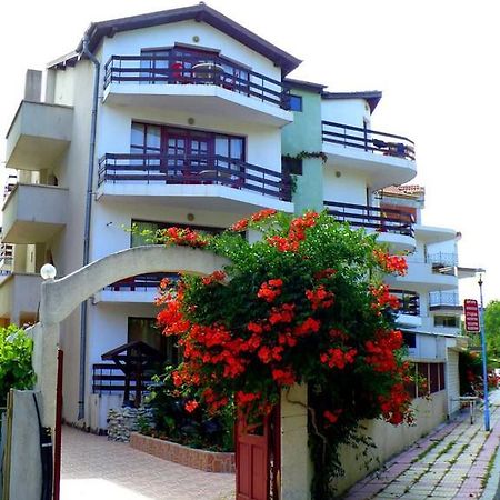 Guest House Urdoviza Kiten  Exterior foto